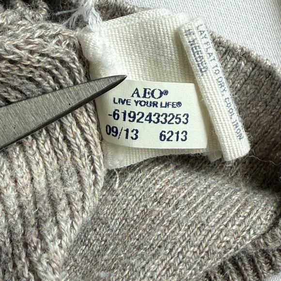 American Eagle Outfitters | Women's XS Beige Knit Long Sleeve Sweater - Picture 4 of 5